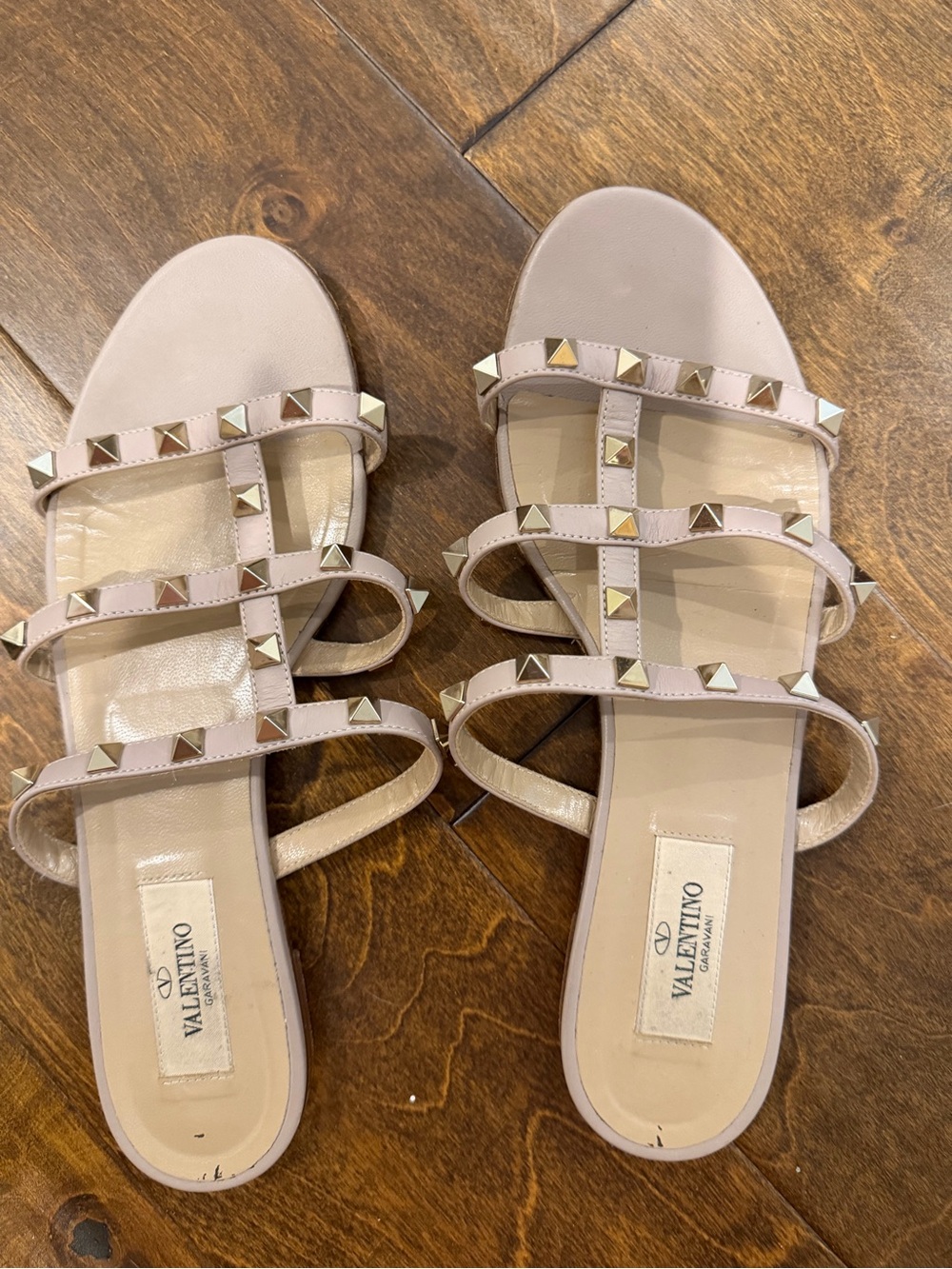Valentino Garavani Rockstud Flat sandal